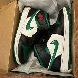Nike Air Jordan 1 Mid - pine green/white, size 4Y big boys